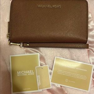 Michael Kors Jet Set Travel Wallet - Luggage